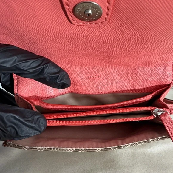 🌸 COACH Tan and Pink 🌺 RARE signature coral salmon leather Crossbody Bag - Picture 8 of 10